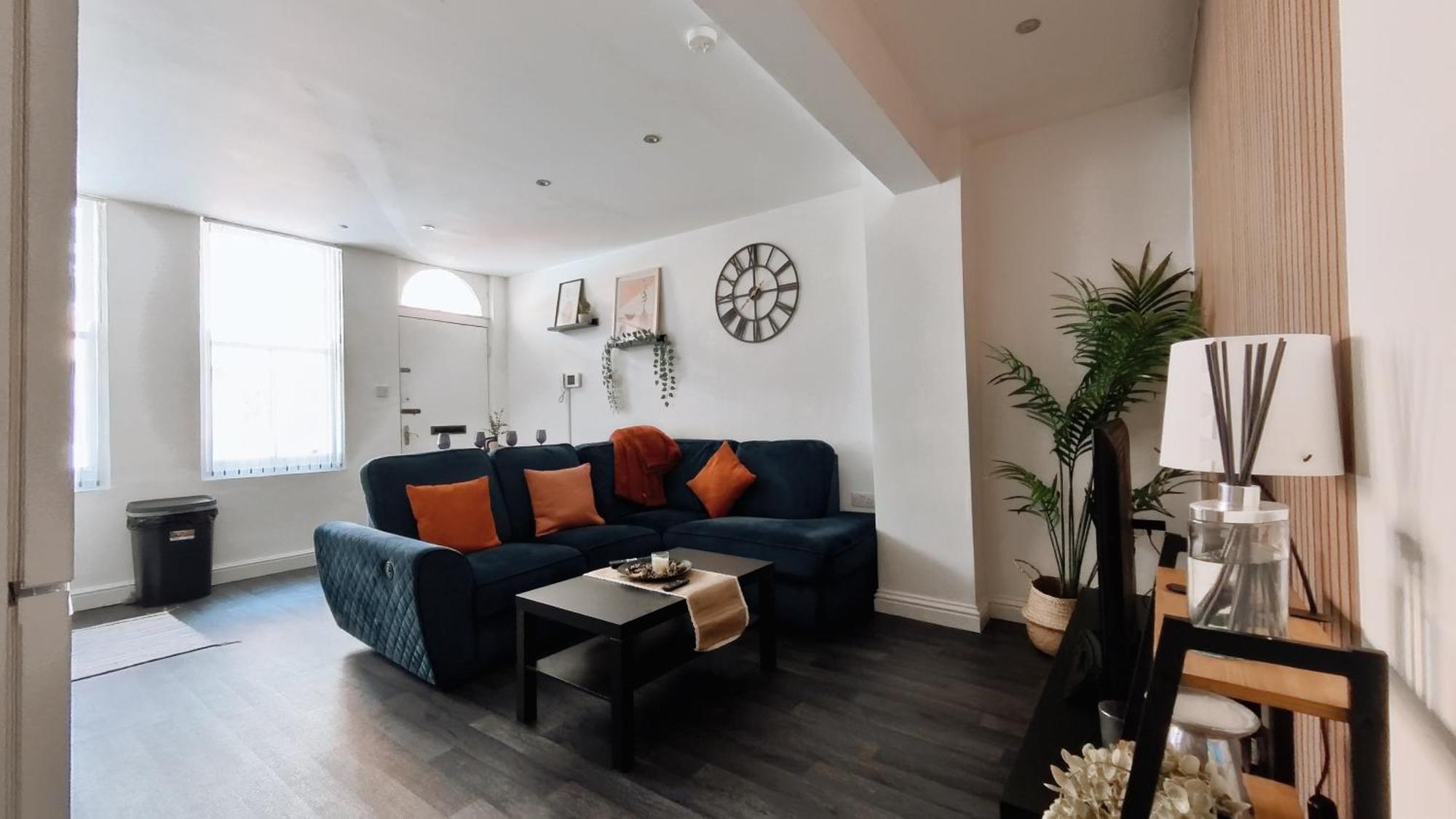 Group Bookings: Up To 30 Guests Across 5 Spacious Flats! Keyless Access Free Wifi & Parking Birmingham Exterior photo