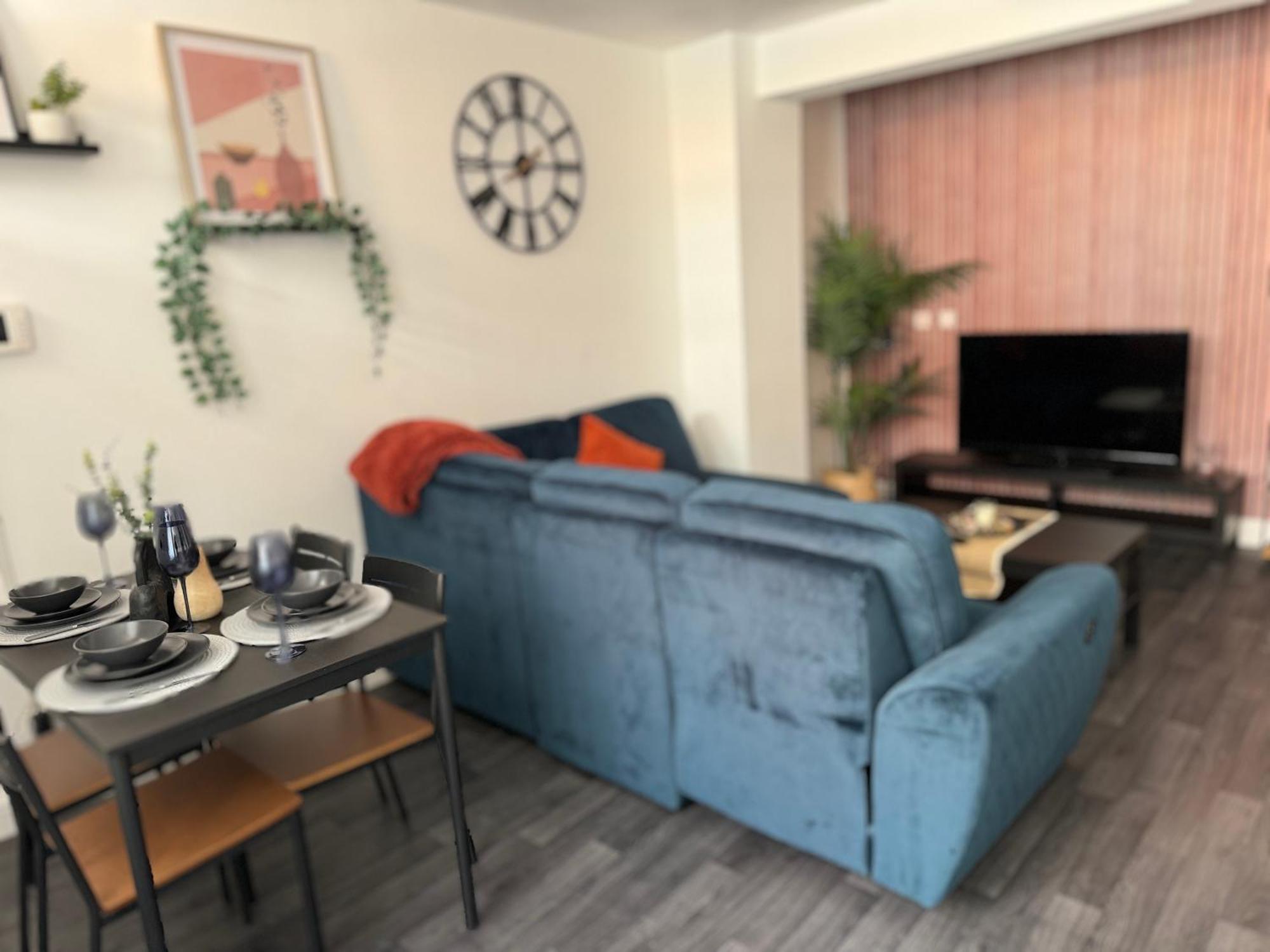 Group Bookings: Up To 30 Guests Across 5 Spacious Flats! Keyless Access Free Wifi & Parking Birmingham Exterior photo